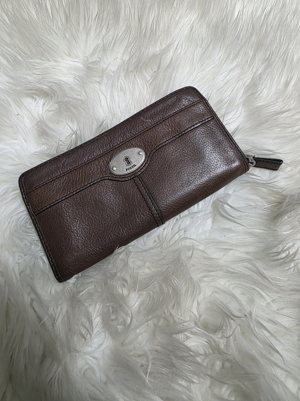Fossil Men's Dark Brown Leather Zip-Around Wallet with Keyhole Plaque